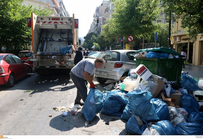 Συμφωνία Μπουτάρη με ιδιώτη για τα σκουπίδια – Βγαίνουν τα απορριματοφόρα στους δρόμους